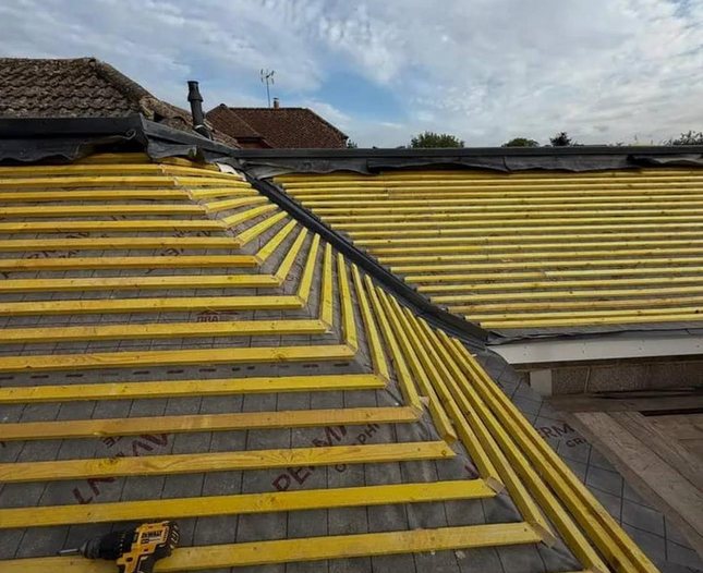 Nettoyage de toiture au Chesnay-Rocquencourt (78150) - Fréderic Couverture en Yvelines (78)